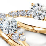 Złoty pierścionek zaręczynowy – wystawny czy minimalistyczny?