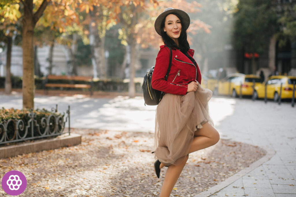 beżowa spódnica z czym nosić