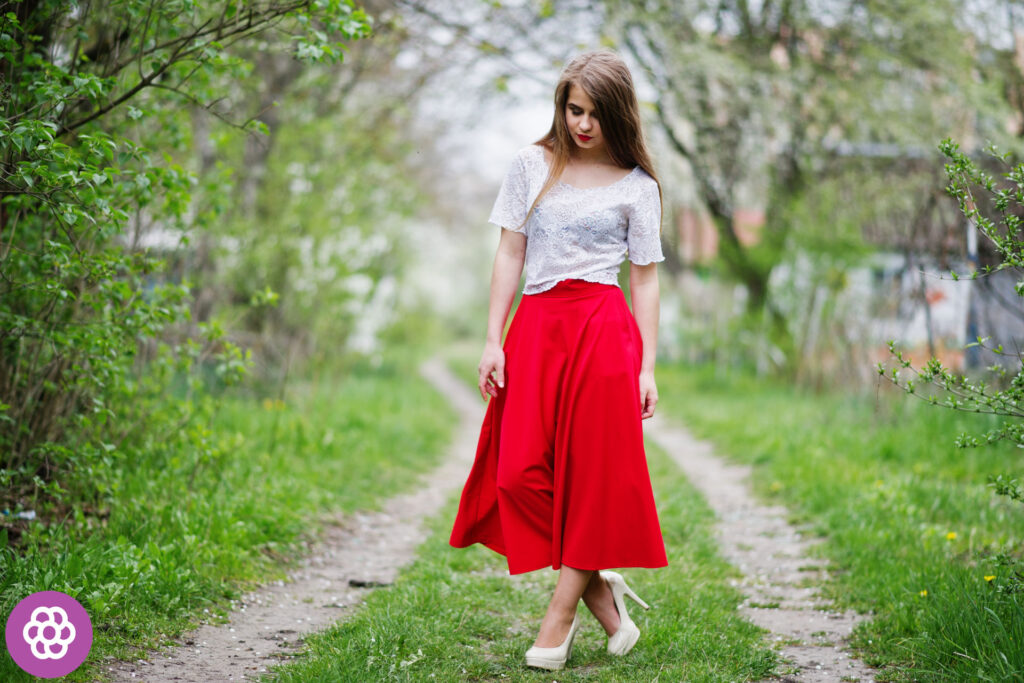 buty do czerwonej spódnicy jakie