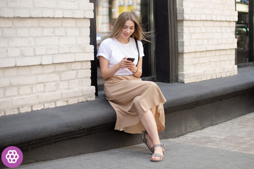 co pasuje do beżowej spódnicy