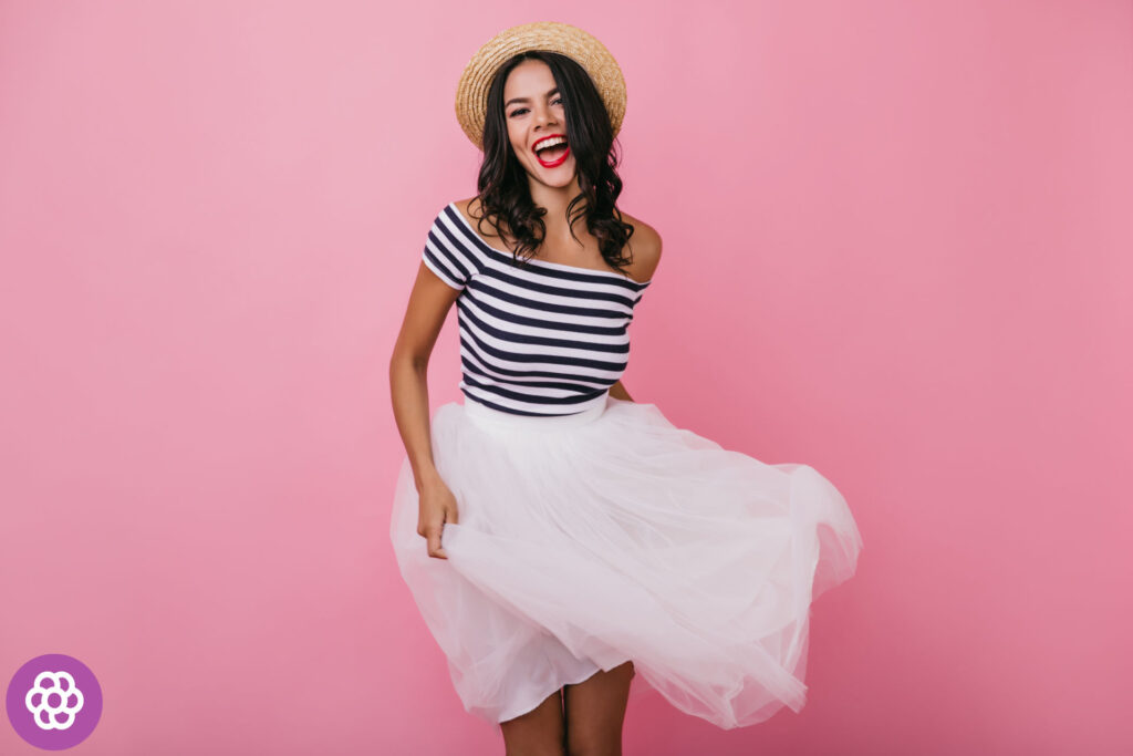 jaka bluzka do bialej koronkowej spodnicy