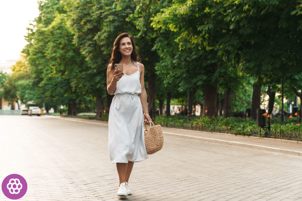 jaka bluzka do dlugiej białej spódnicy