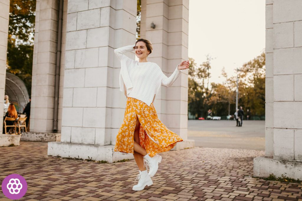 jaki kolor pasuje do pomarańczowej spódnicy