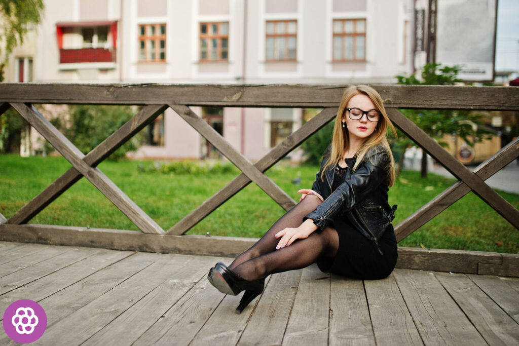 jakie rajstopy do czarnej spódnicy