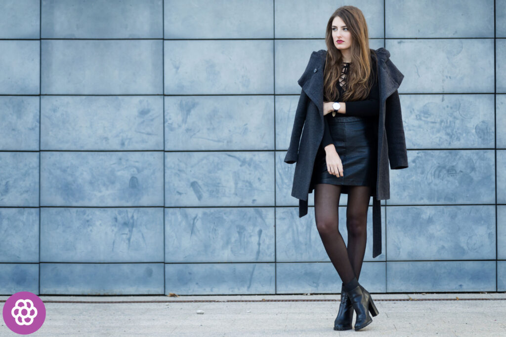 kolor rajstop do czarnej spódnicy