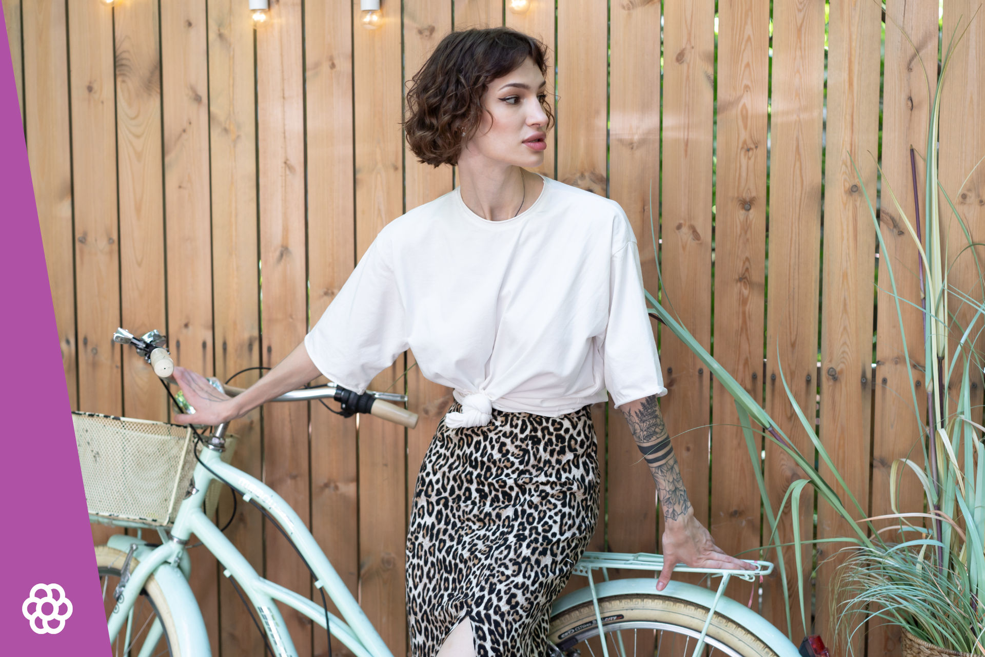 Stylizacje ze spódnica w panterkę – co założyć i jak nosić?